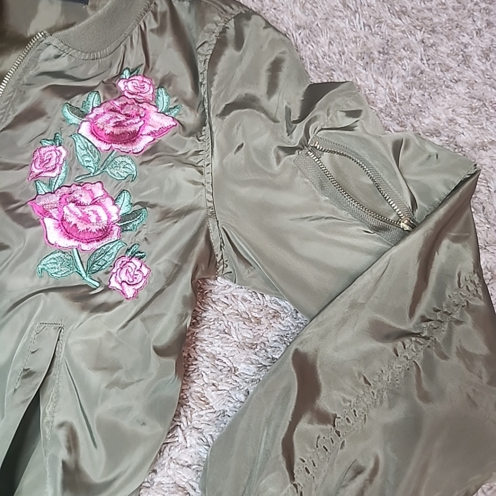 Love Tree Olive Green Floral Embroidered Bomber Jacket. Size Medium - Picture 9 of 12